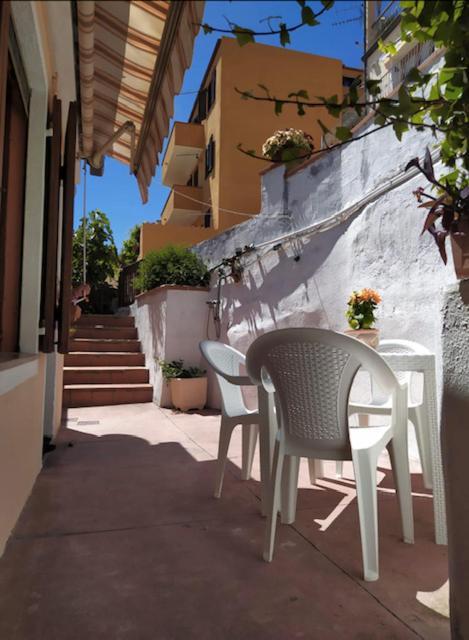 Casa Maddalenina Con Giardino, Vicino Al Mare! Lägenhet La Maddalena  Exteriör bild